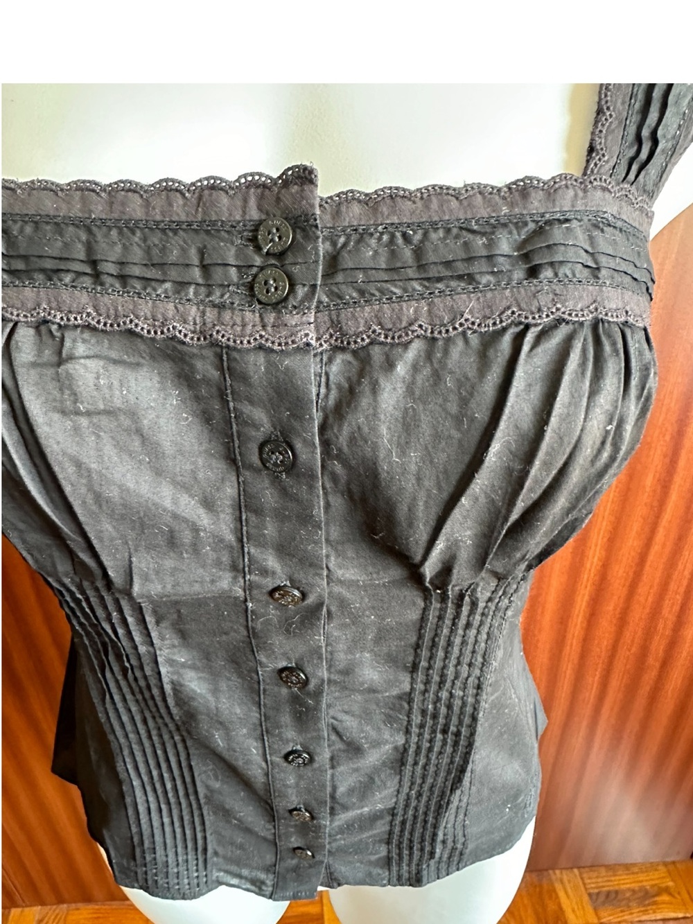 New  Vintage Guess black top with lace trim and button-up front. s M 100% Cotton - Picture 8 of 8